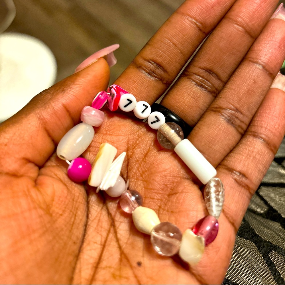 Glass bead bracelet (model piece, dm for personalization)